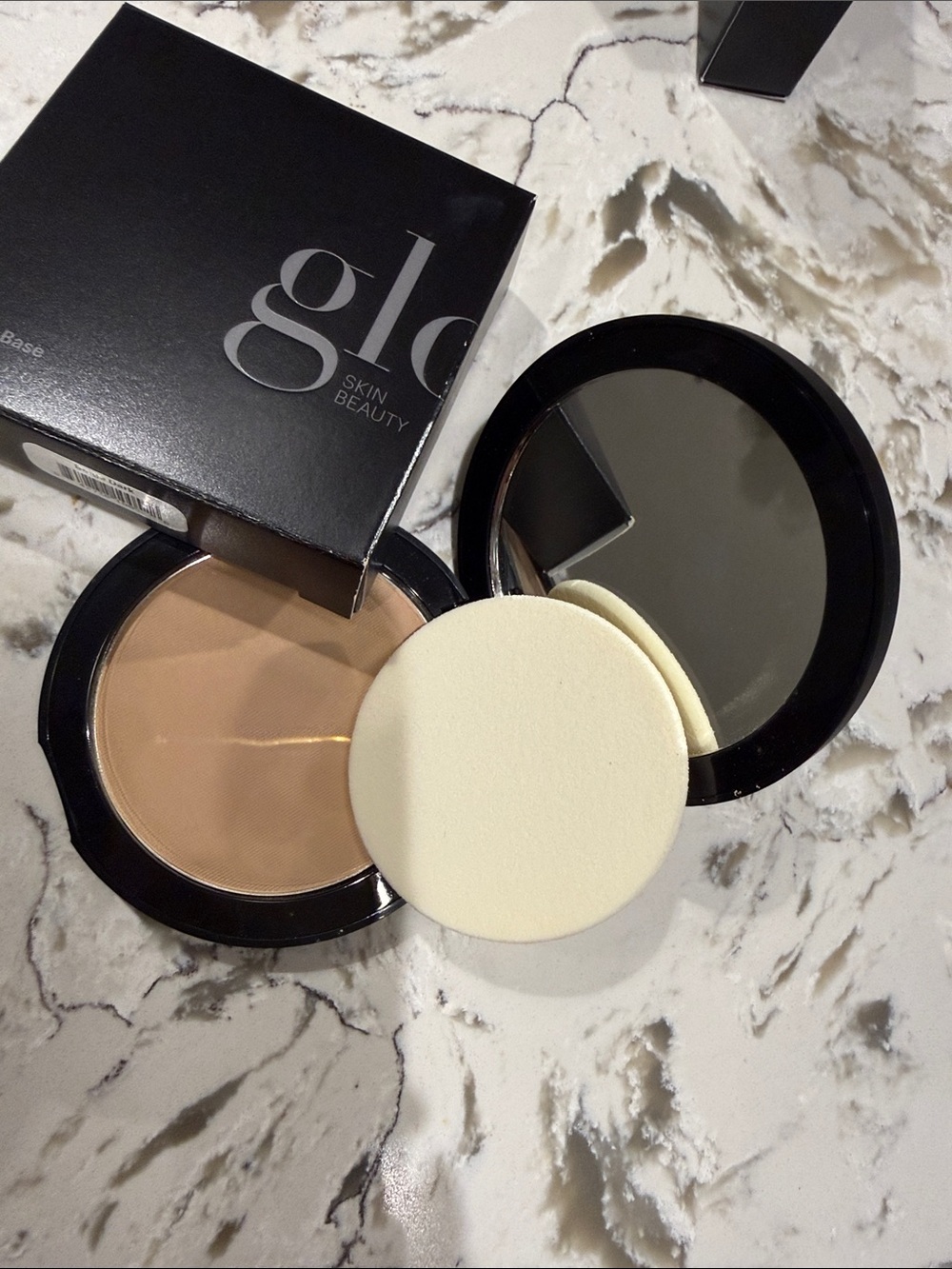 glo Skin Beauty Pressed Powder Compact in Beige Dark